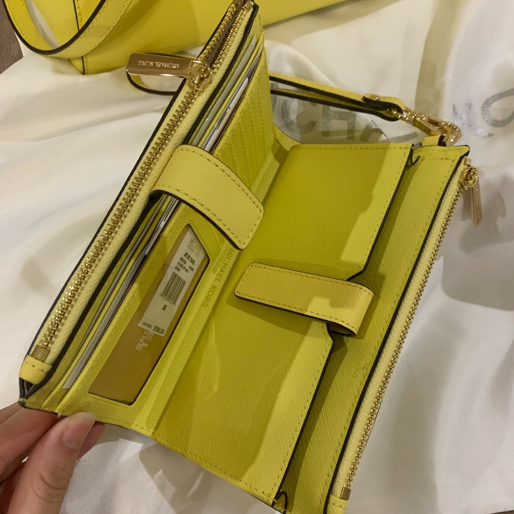 NWT MICHAEL KORS YELLOW LURSE AND WALLET SET 😍 - Picture 3 of 11